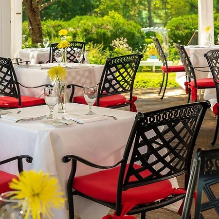 Ashby Inn & Restaurant 
パリ エクステリア 写真