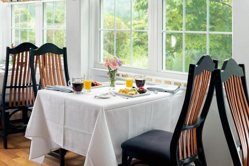 Ashby Inn & Restaurant 
パリ エクステリア 写真