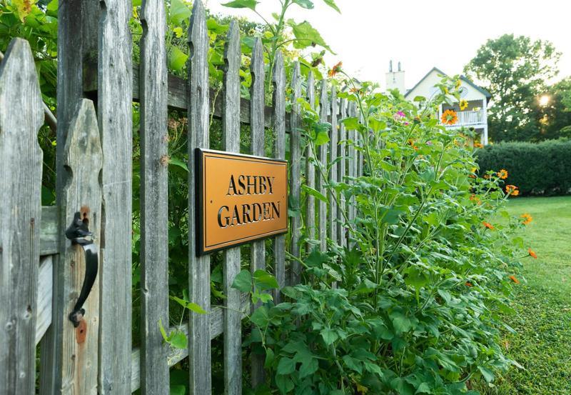 Ashby Inn & Restaurant 
パリ エクステリア 写真