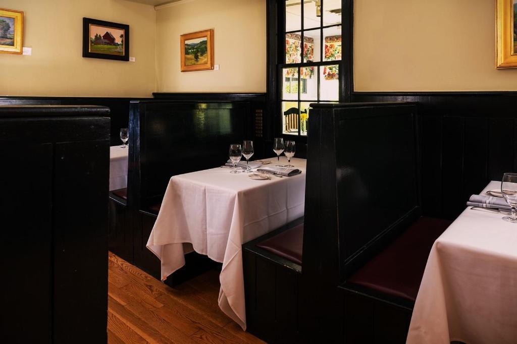 Ashby Inn & Restaurant 
パリ エクステリア 写真