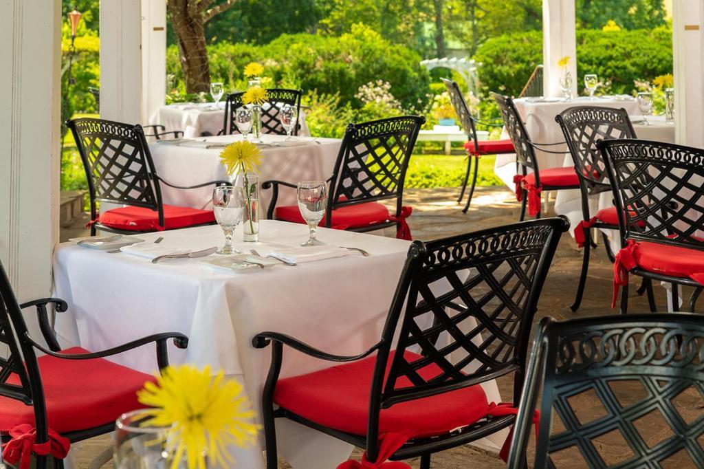 Ashby Inn & Restaurant 
パリ エクステリア 写真