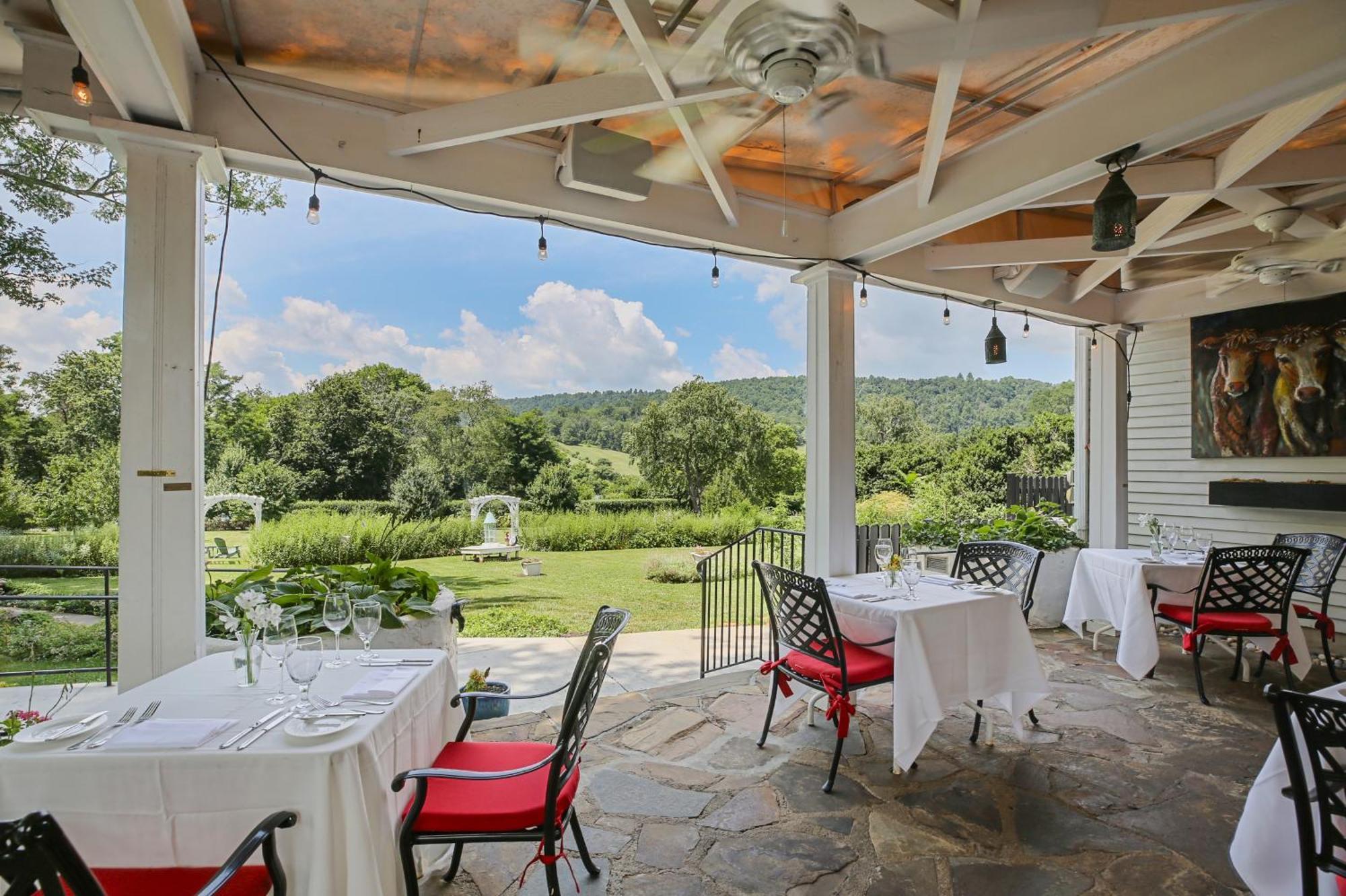 Ashby Inn & Restaurant 
パリ エクステリア 写真