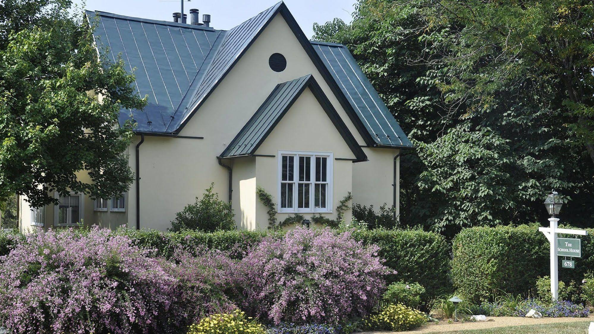 Ashby Inn & Restaurant 
パリ エクステリア 写真